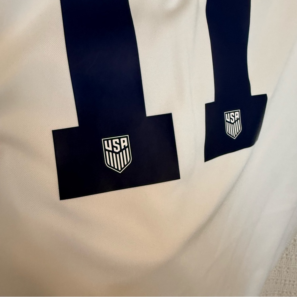 Nike USMNT Brenden Aaronson #11 home jersey - Picture 7 of 7